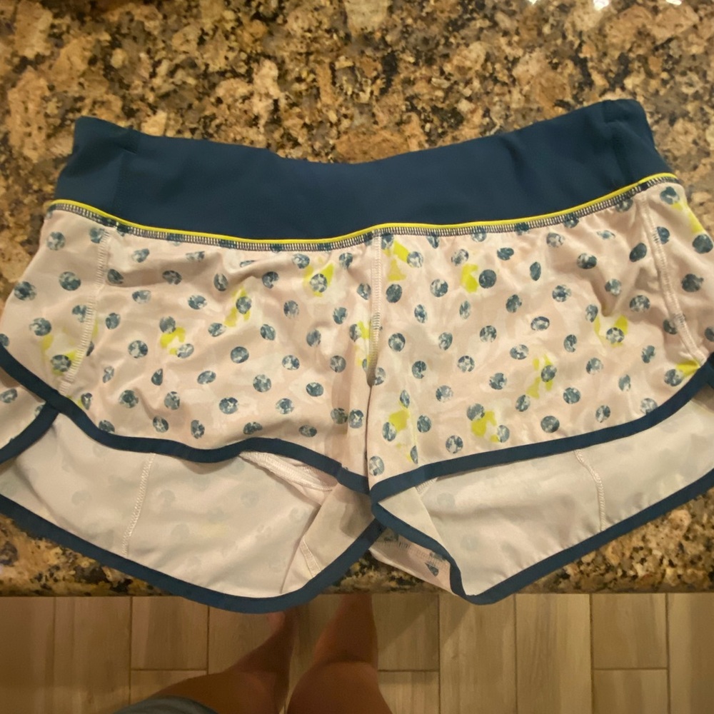 Lululemon Flower print speed up short